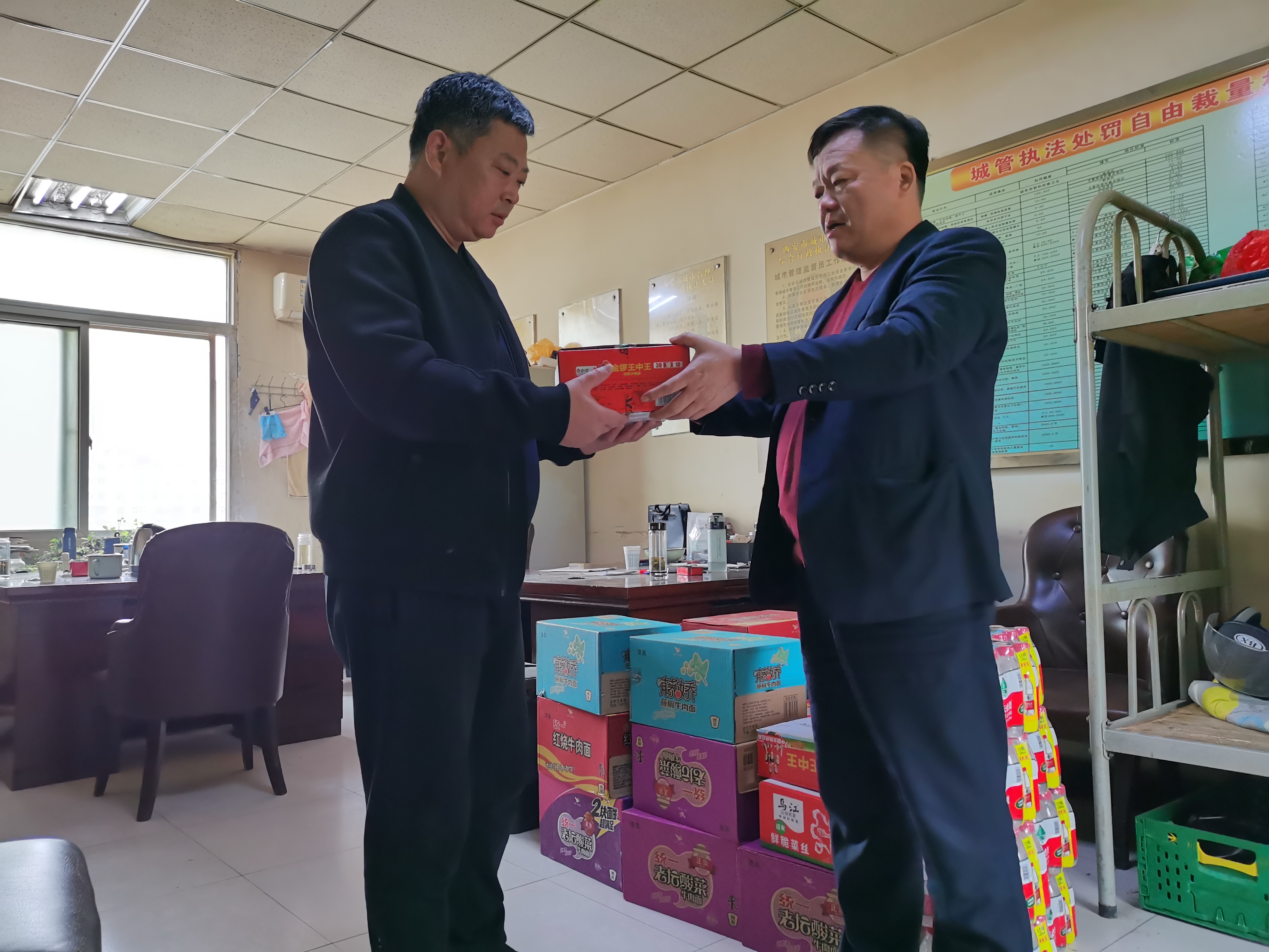 寒冬烈烈送溫暖，關(guān)懷至至暖人心——慰問(wèn)一線(xiàn)城市管理者 